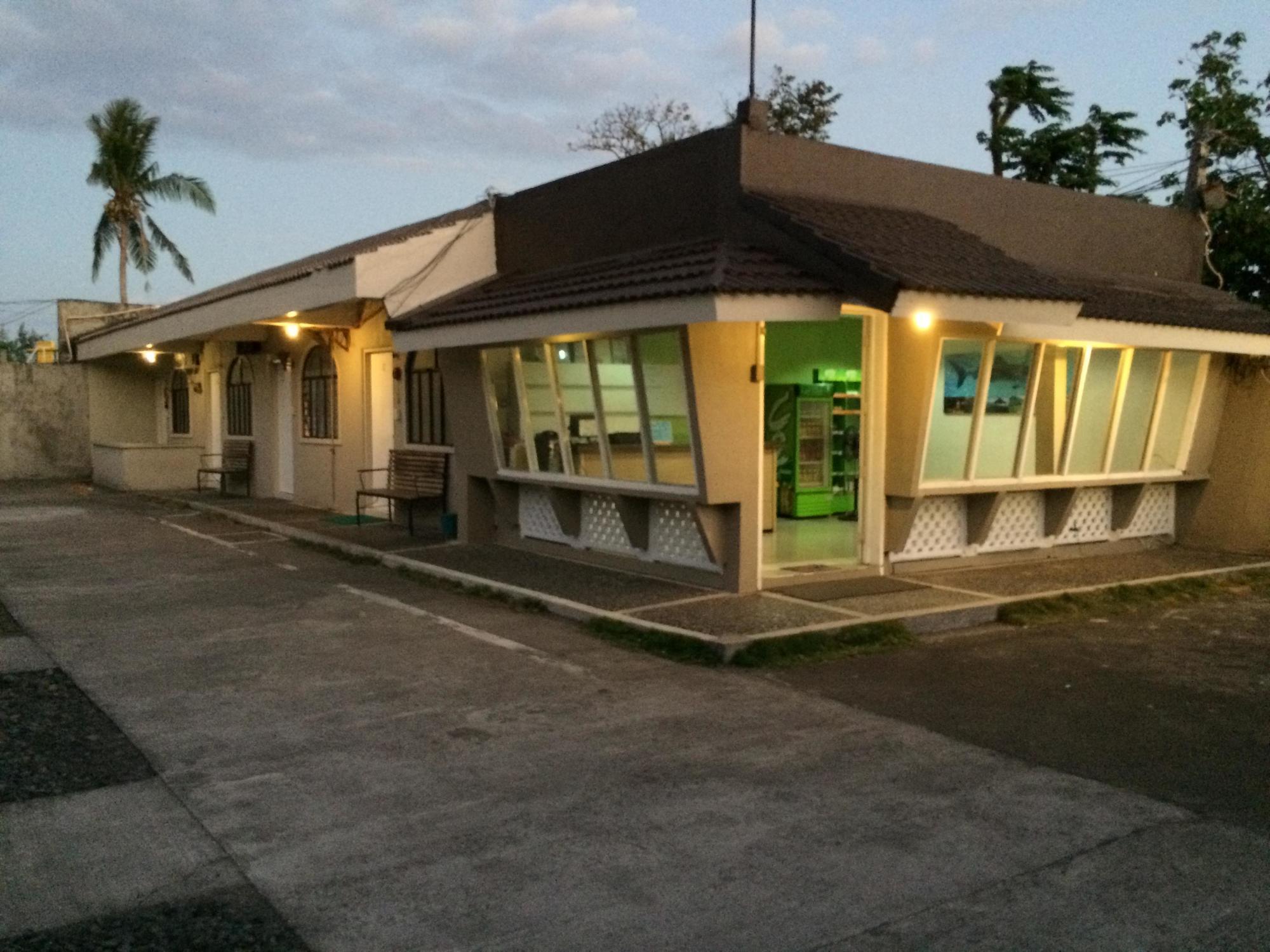 Night & Day Inn Legazpi City Exteriör bild